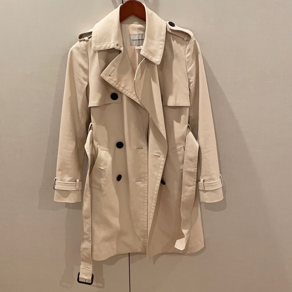 Club Monaco Trench Coat. size: XS/TP. Color: light cream/beige